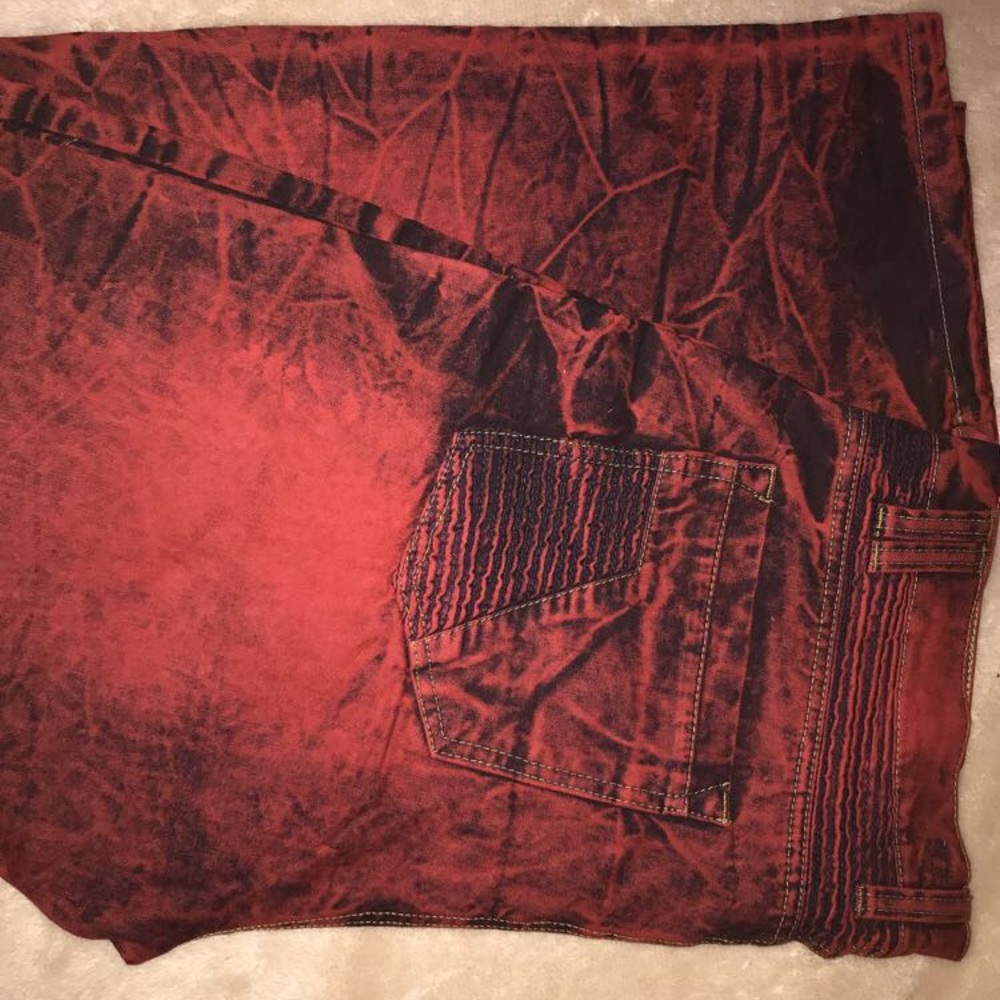 Men’s blk and red jeans
